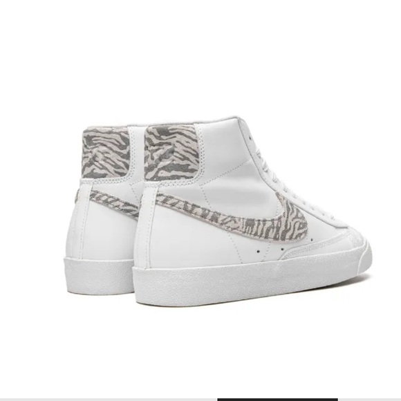 Nike Women’s Blazer Mid '77 Zebra Sneakers Size 8 - Picture 2 of 12